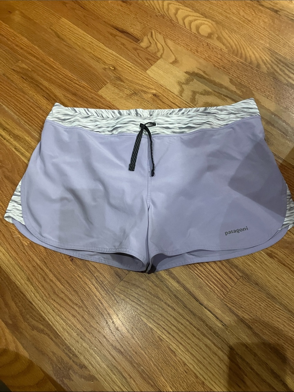 Patagonia Lavender Nine Trails Short with Striped Contrast Waistband Sz L EUC